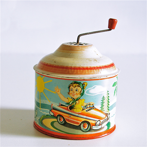 Jouet  moulin musical en t�le vintage.