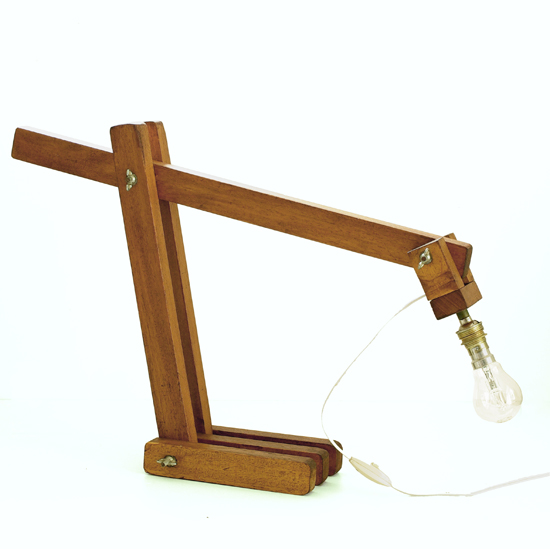 Lampe artisanale articul�e en bois