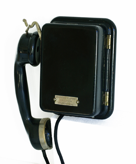 Ancien t�l�phone mural Ericsson