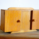 Petit buffet de poup�e ancien