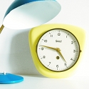 Ancienne horloge "Garant" c�ramique jaune.